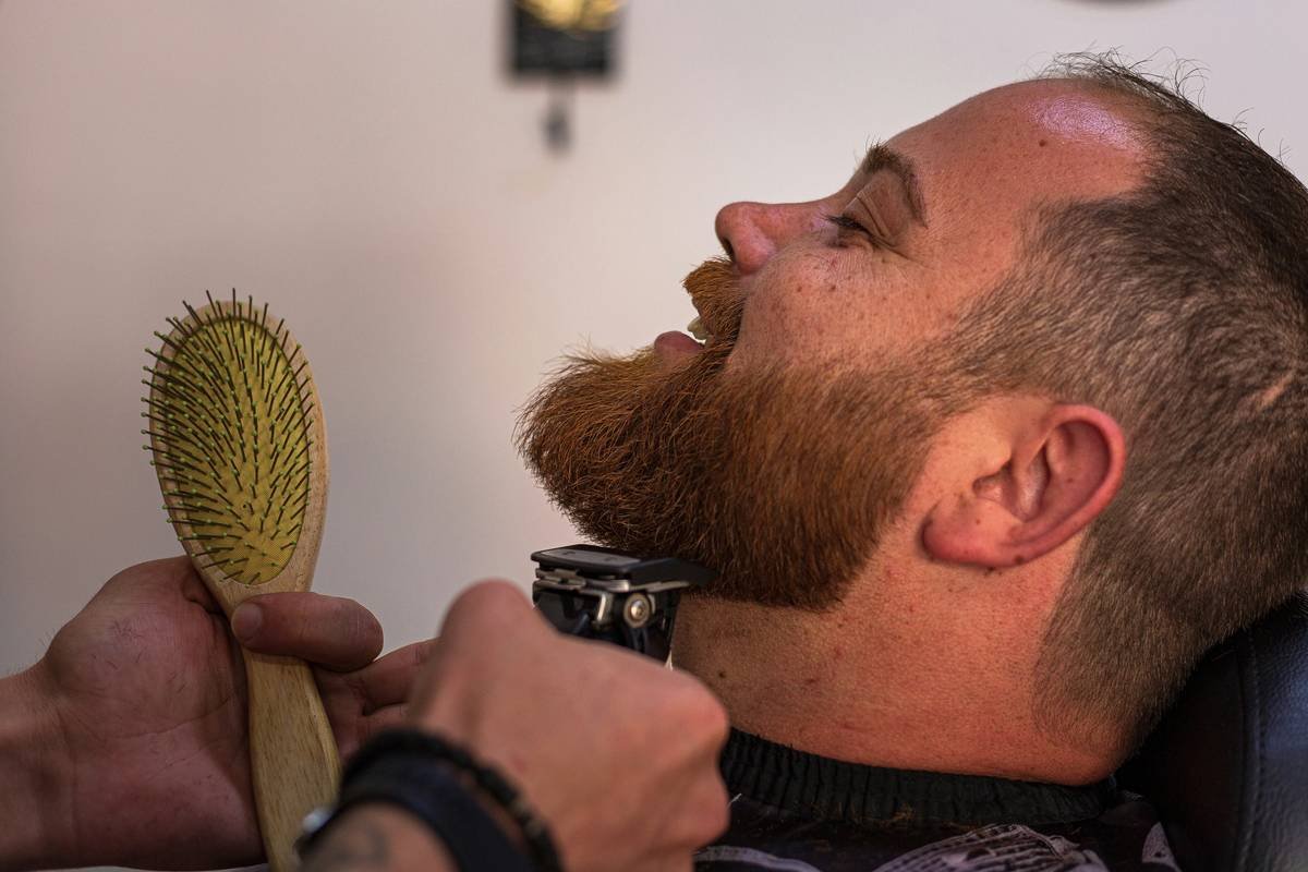 Why Your Beard Hates You (And How a Beard Comb & Brush Grooming Kit Can Fix It)